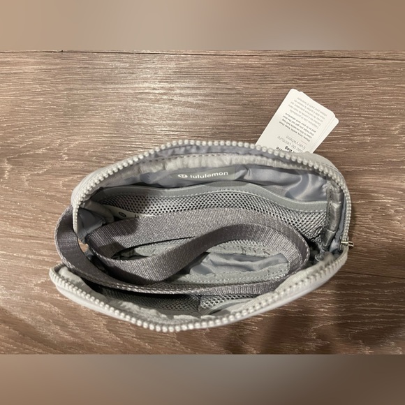 Lululemon Everywhere Belt Bag 1L- Silver Drop - Picture 15 of 15